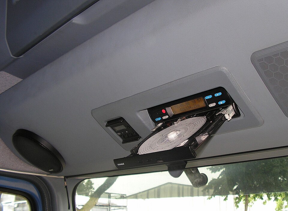 montaż tachografu z busie