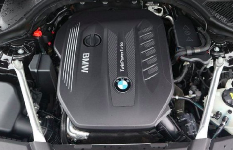 Hybrydowe BMW z dieslem. Jak działa technologia, która pozwala oszczędzać paliwo?